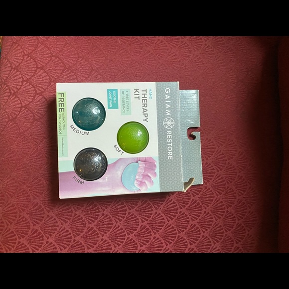GAIAM Restore Hand Therapy Kit - Picture 2 of 4